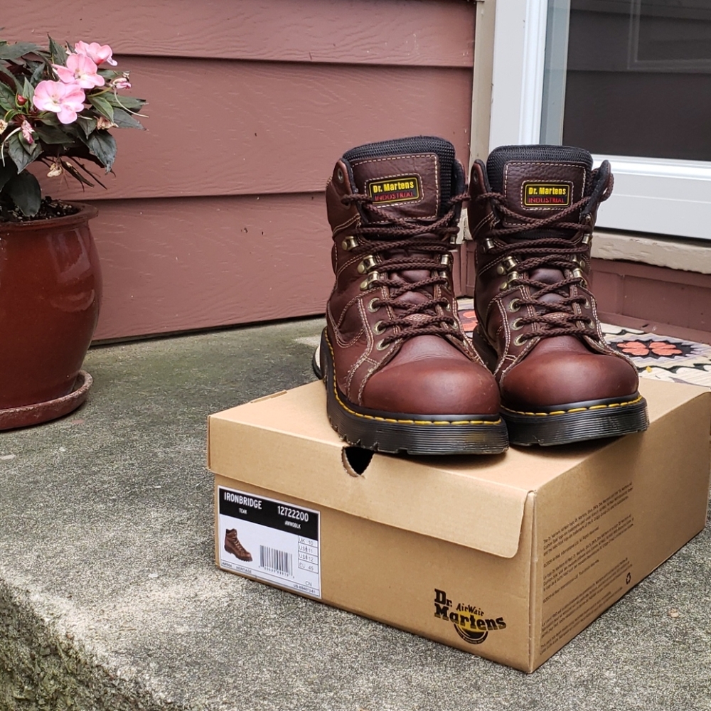 Dr. Martens Ironbridge Men's Work Soft Toe Books
